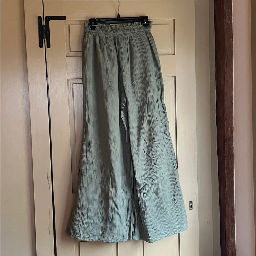 Aerie Olive Green crinkle gauze pants - Picture 3 of 5